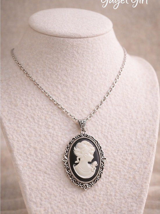Jewelry - Vintage-Style Black & White Cameo Pendant Necklace - Unbranded